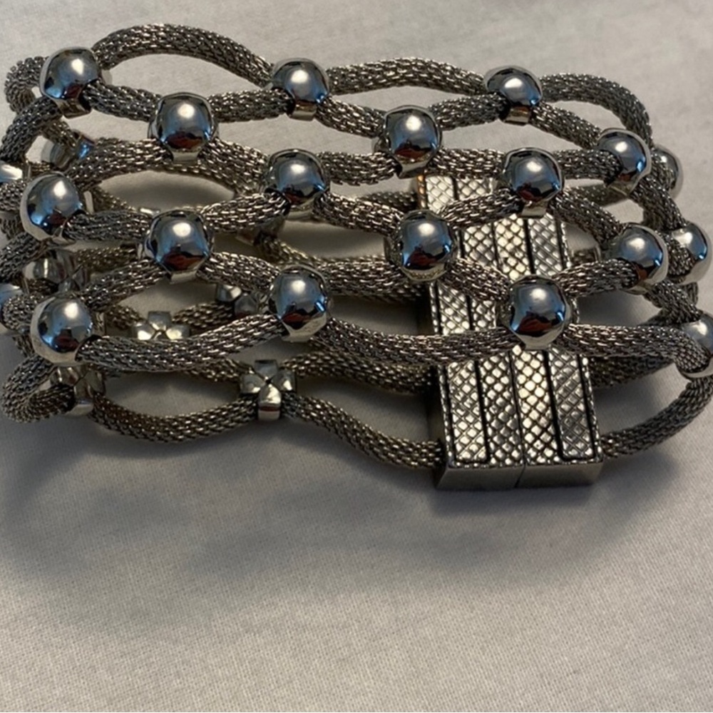 Silver tone magnetic clasp bracelet